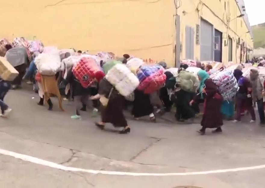 Uchodźcy szturmują nowo otwarte marokańsko-hiszpańskie przejście graniczne w Ceucie