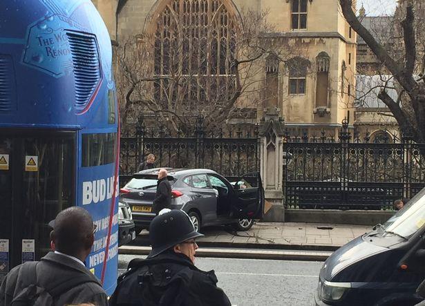 Samochód wykorzystany przez terrorystę został wypożyczony w Solihull