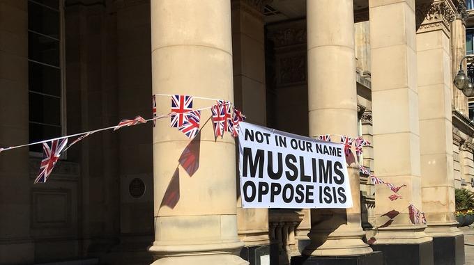 Muzułmanie w Birmingham protestowali przeciwko atakom terrorystycznym