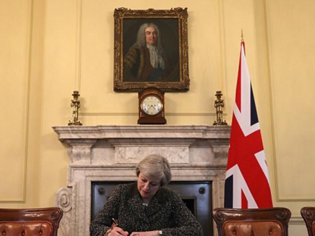 Theresa May podpisała list aktywujący Brexit