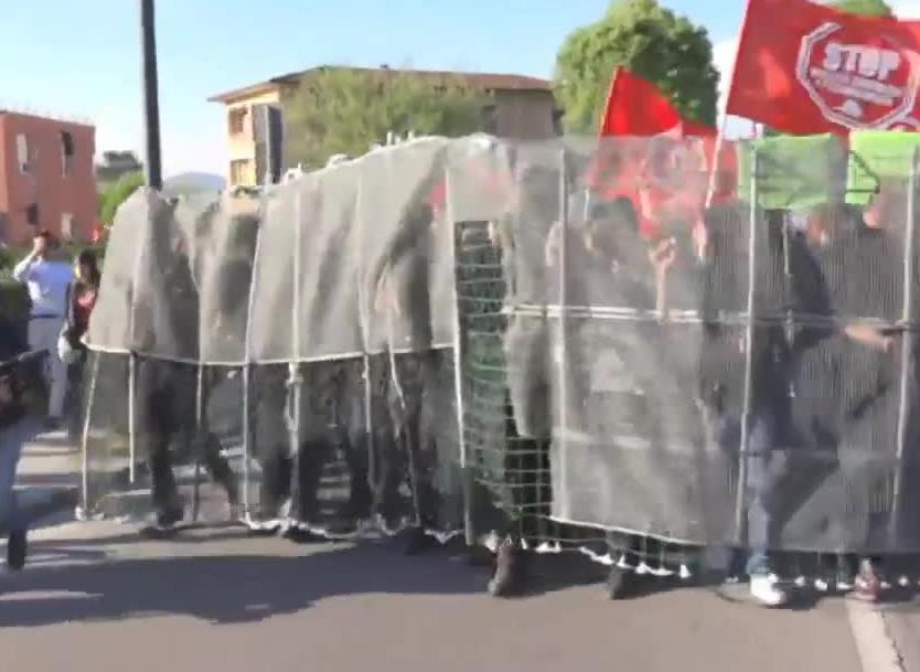 Zamieszki w trakcie szczytu G7 we Włoszech. Policja starła się z alterglobalistami