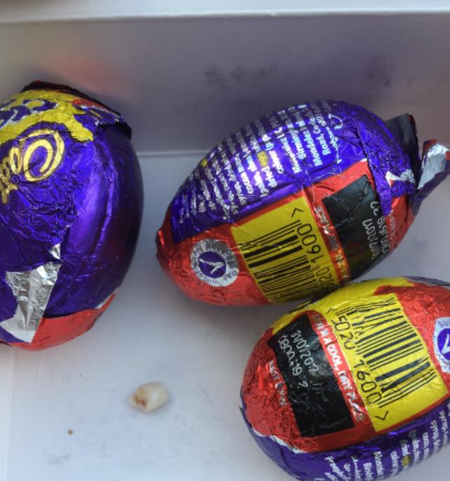 Ząb w czekoladowym jajku z Cadbury