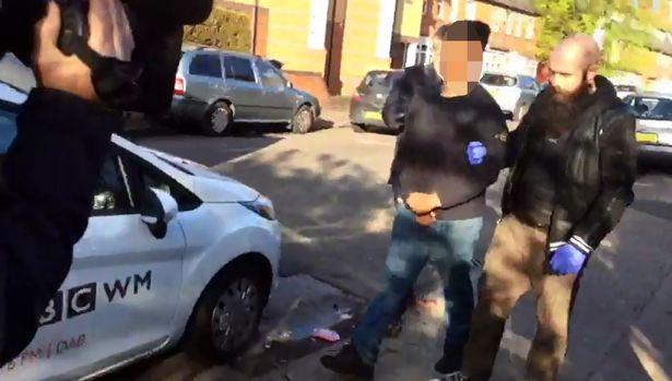 Policja aresztowała nastolatków podejrzewanych o udział w wielu kradzieżach samochodów