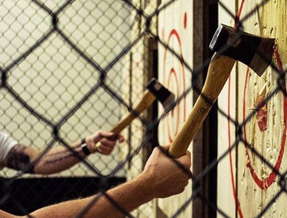 W Birmingham zostanie otwarty klub, w którym będzie można porzucać siekierą