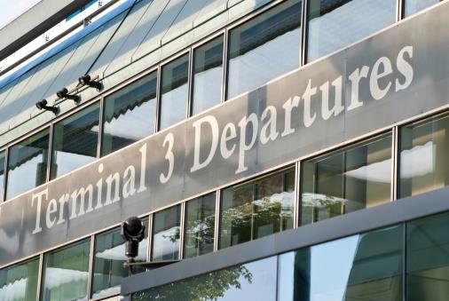 Podejrzany pakunek na lotnisku Heathrow – loty z terminala trzeciego czasowo zawieszone