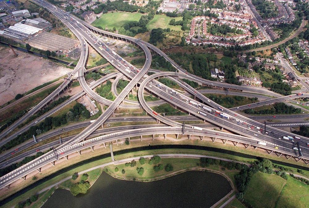 Spaghetti Junction zamknięte przez prawie trzy godziny – tysiące kierowców utknęło w korkach