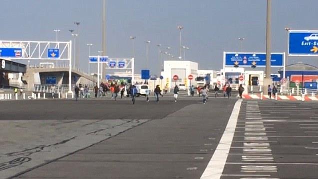 Imigranci ponownie atakują kierowców ciężarówek w Calais