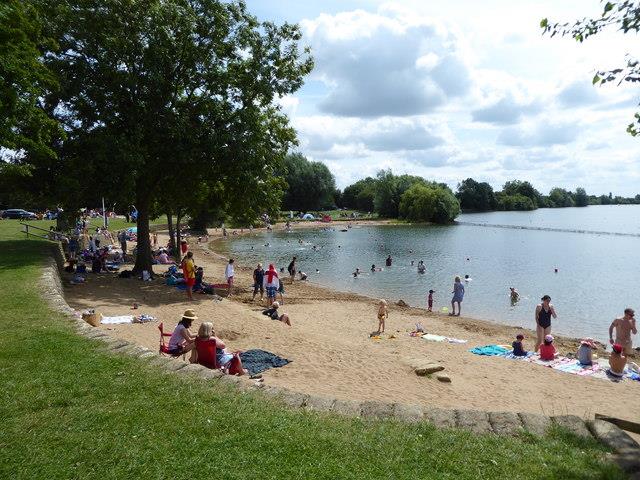 Jeziora, plaża i mnóstwo atrakcji  - Cotswold Country Park and Beach