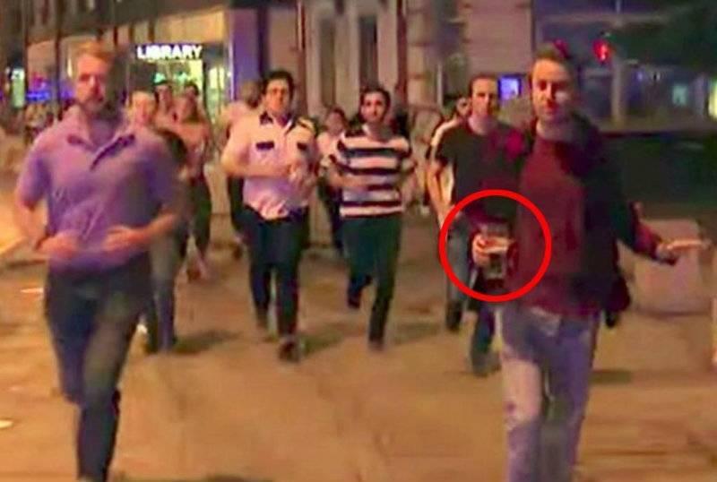 To zdjęcie stało się hitem! Uciekał trzymając piwo!