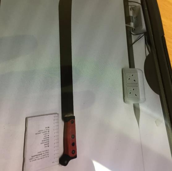 Uzbrojony w maczetę mężczyzna zatrzymany na Corporation Street