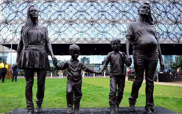 Kontrowersyjny pomnik usunięty z Centenary Square