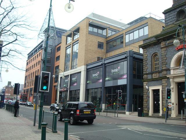 Ataki seksualne i przemoc na Broad Street – policja w większości umarza sprawy