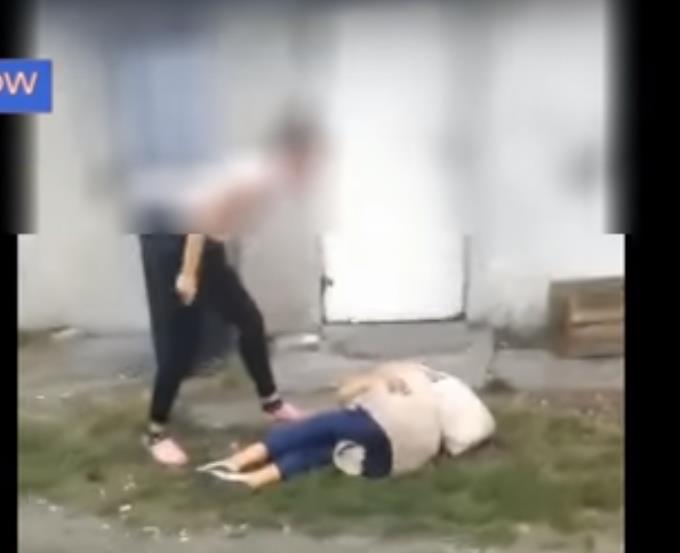 13-latka brutalnie pobiła 40-letnią kobietę