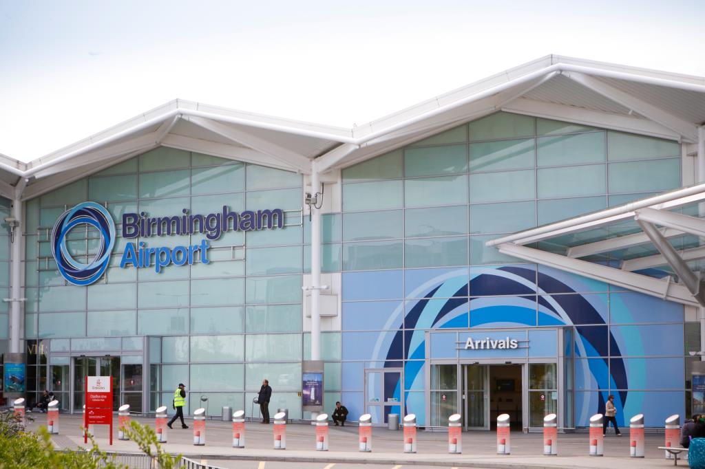 Kolejne problemy na lotnisku w Birmingham - chaos i opóźnienia