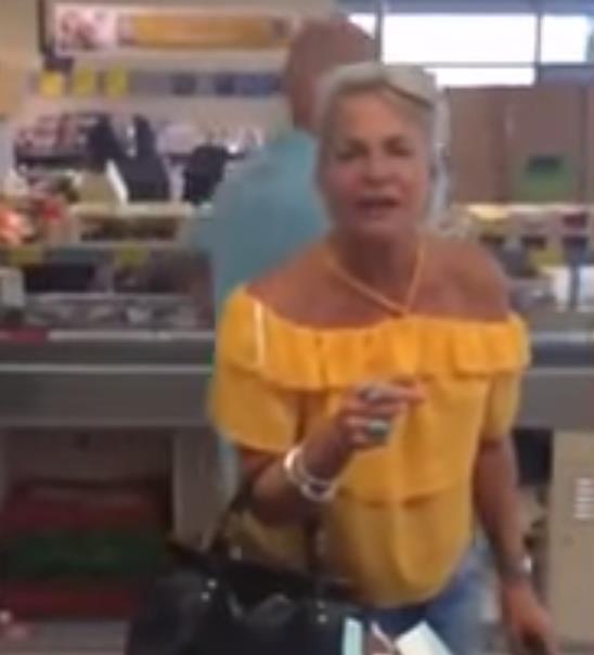 Policja wszczęła śledztwo w sprawie kobiety, która zaatakowała muzułmankę za to, że nosiła nikab