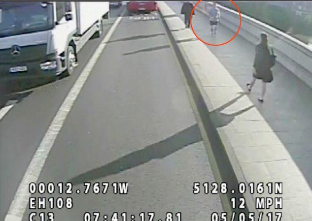 Popchnął kobietę wprost pod nadjeżdżający autobus