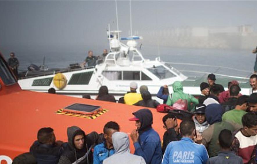 Setki imigrantów przedostało się z Maroka do Hiszpanii w jeden dzień