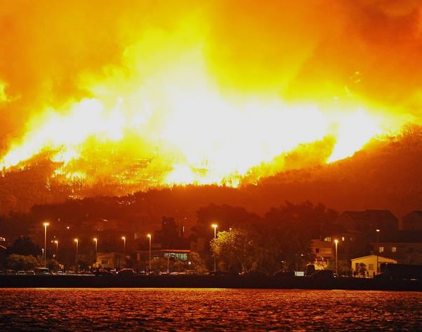 Polak zgubił się w lesie i rozpalił ognisko. Wywołał ogromny pożar w Czarnogórze
