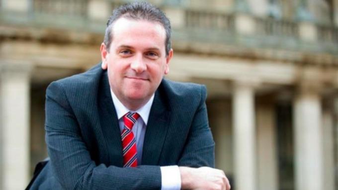 Przewodniczący Birmingham City Council zrezygnował ze stanowiska z powodu strajku śmieciarzy