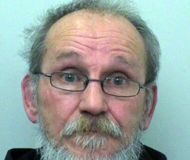 Pedofil zmienił imię na Mohammed i dołączył do meczetu, w którym uczyły sie dzieci