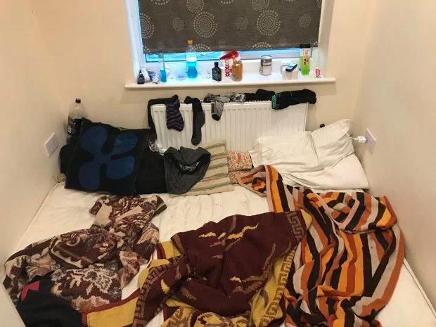 35 osób w domu z trzema sypialniami!