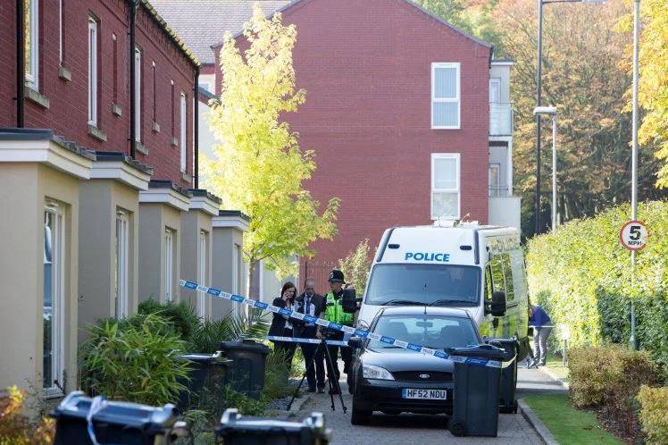 W domach w Sutton Coldfield i Rednal znaleziono ciała żony i męża