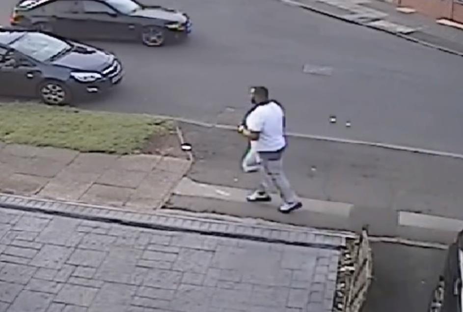 Potrącił matkę z dzieckiem w Great Barr – policja opublikowała zdjęcie poszukiwanego