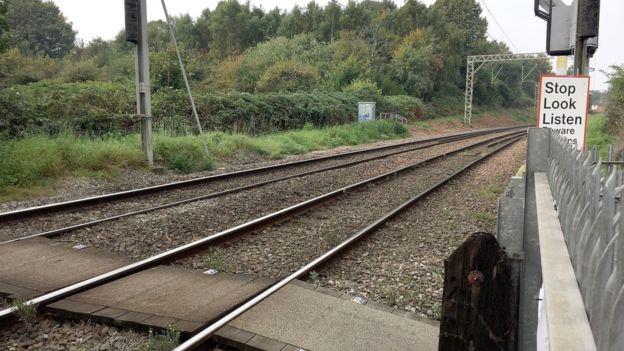 14-latka śmiertelnie potrącona przez pociąg na przejściu w Walsall