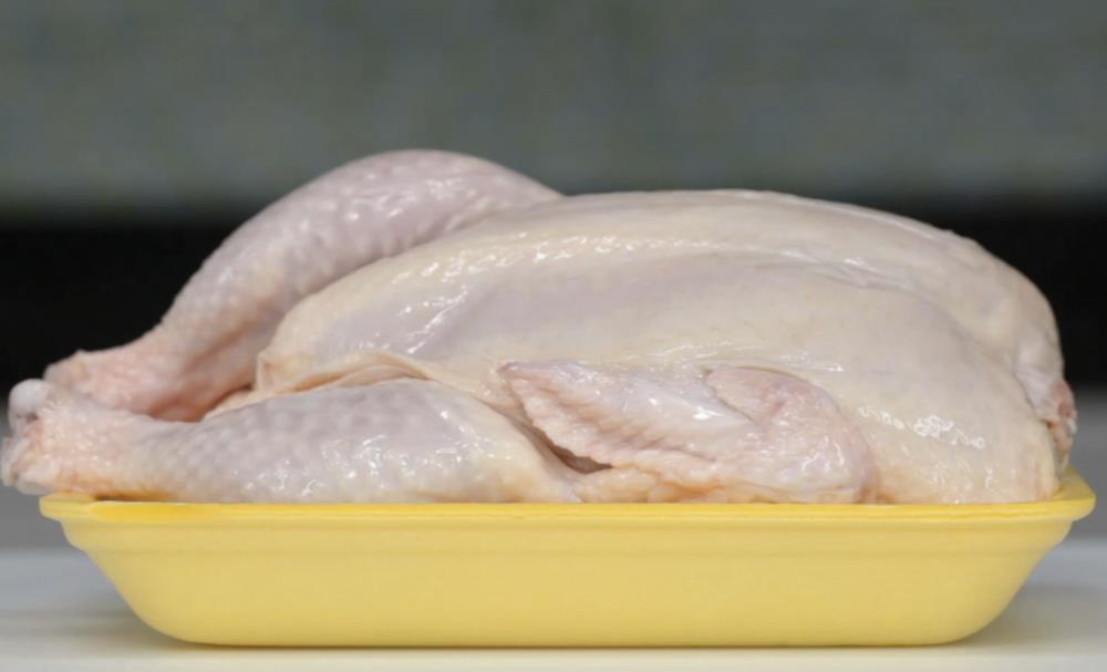Największy producent drobiu w UK manipulował przy datach przydatności do spożycia