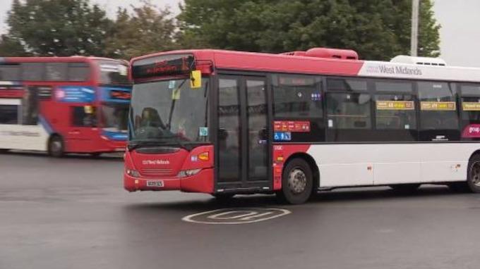 Pięćdziesięcioprocentowa zniżka na bilety dla stażystów i praktykantów w West Midlands