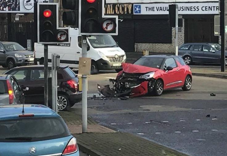 Skrzyżowanie ruchliwych dróg w Digbeth zablokowane z powodu wypadku