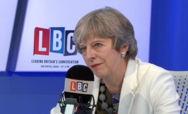 May nie może zagwarantować statusu imigrantów, jeśli nie będzie porozumienia z Brukselą