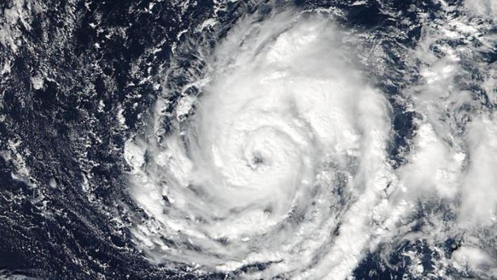 Nad Wielką Brytanię zmierza huragan Ofelia - po weekendzie silne wiatry i opady deszczu