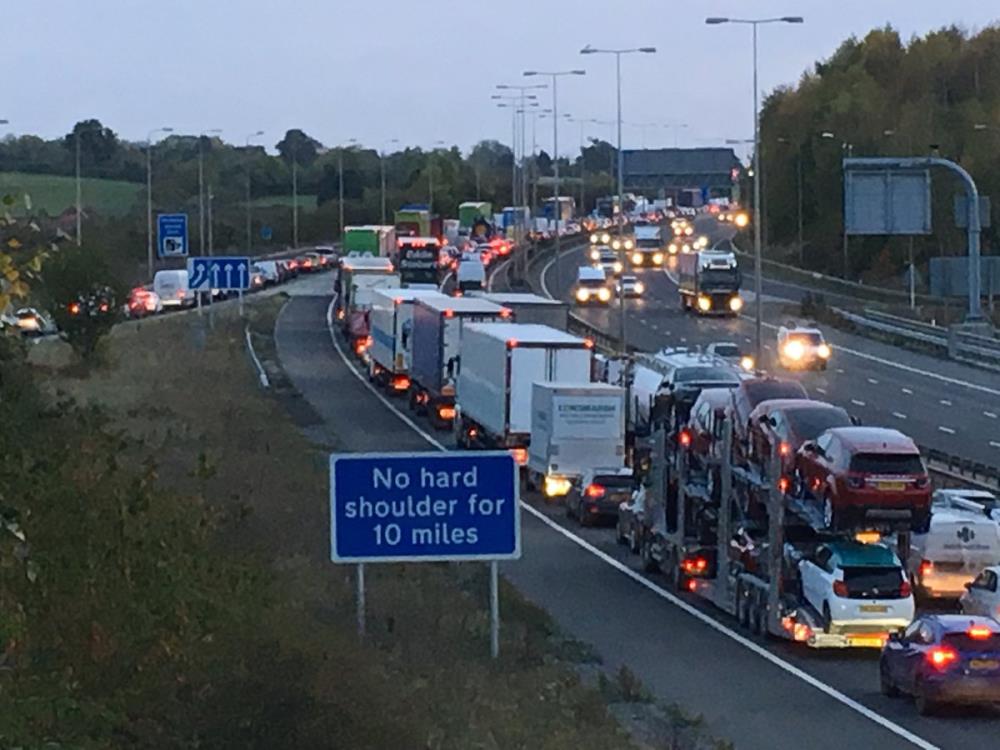 Dwa wypadki spowodowały chaos na autostradzie M5
