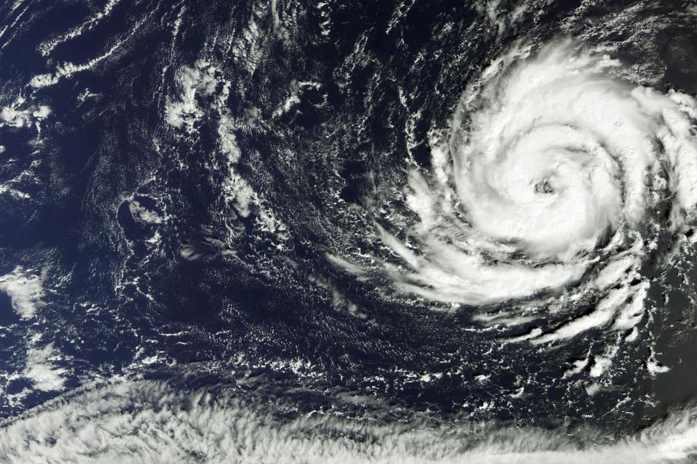 Ofelia straciła status huraganu, ale nadal stwarza zagrożenie dla ludzi