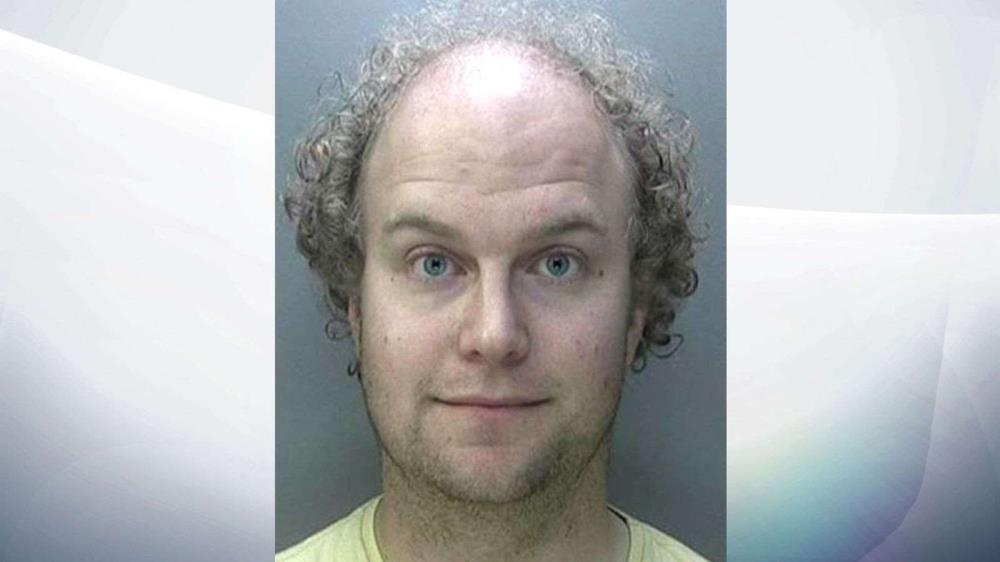 Pedofil prowadził podwójne życie. Przyznał się do ponad 130 zarzutów