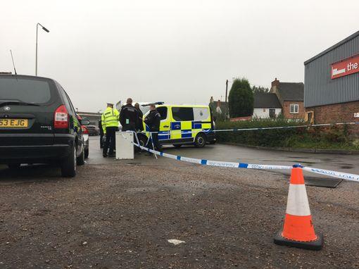 W Tamworth znaleziono mężczyznę ugodzonego nożem w szyję