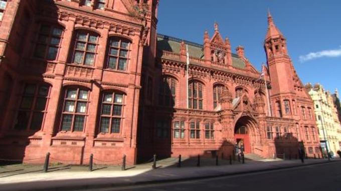 Polacy zwabili do UK znajomego z Polski i zmuszali go do pracy kradnąc mu pensję