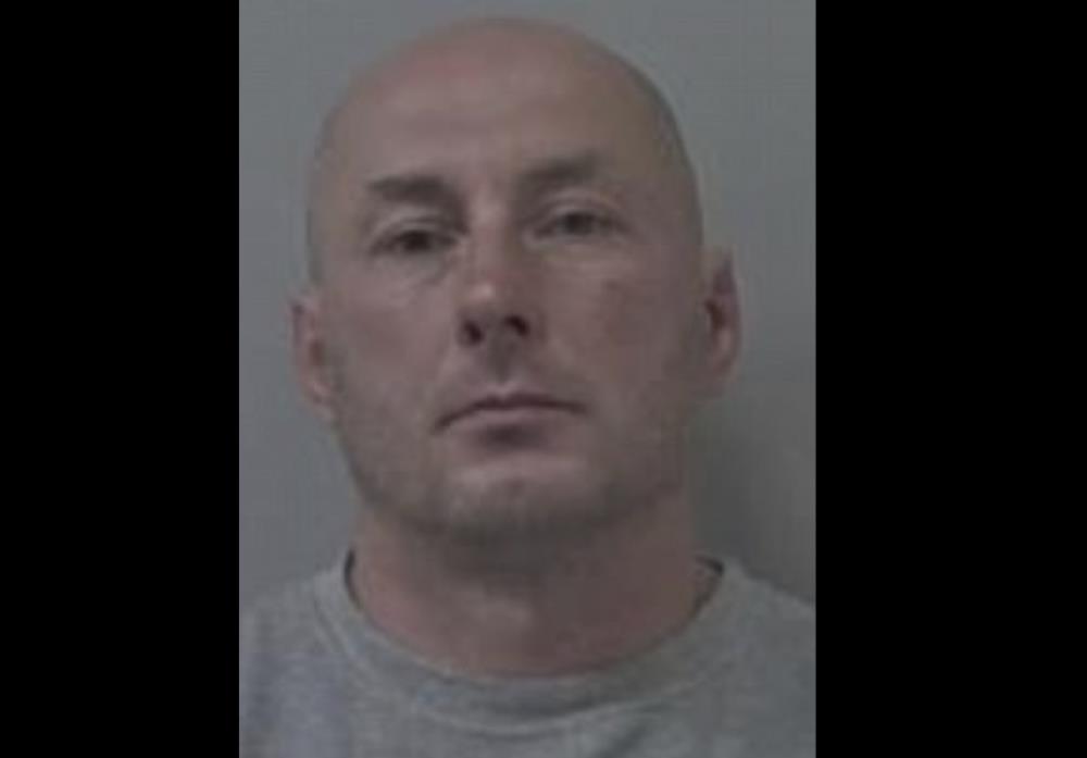 Polski recydywista skazany za gwałt i brutalne pobicie.