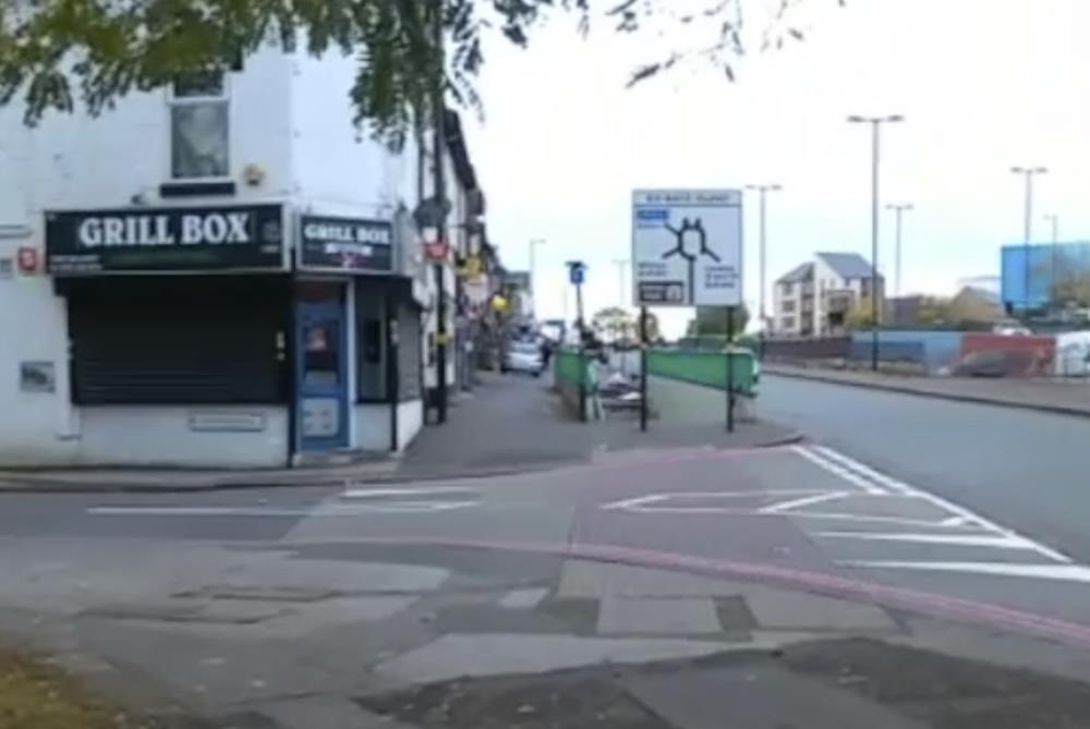 Nastolatek ugodzony nożem na A34 w Aston