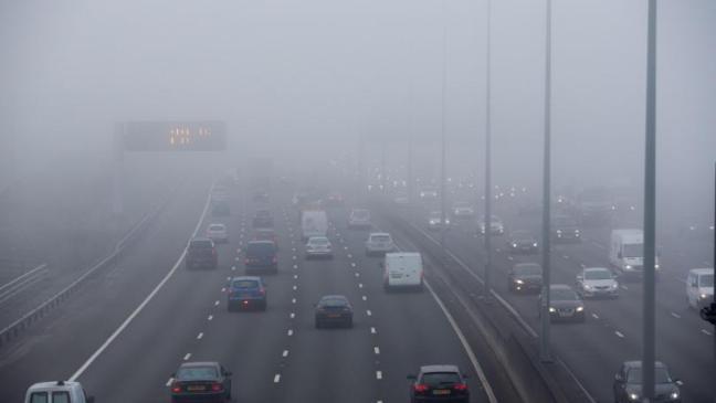 Mgła opanowała Wielką Brytanię - Met Office wydaje ostrzeżenie