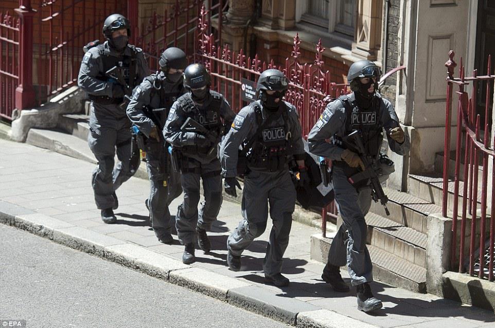 Uzbrojona policja zatrzymała w Birmingham mężczyznę podejrzanego o działalność terrorystyczną