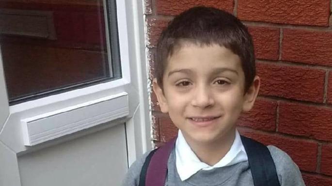 Matka za karę kazała dziecku stać w nocy na ulicy