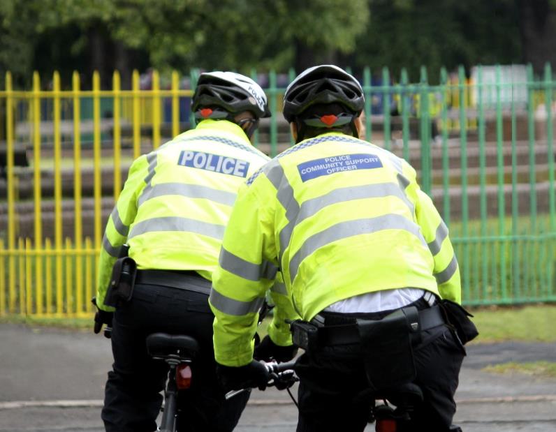 Policja ostrzega przed mężczyznami z Forda Fiesty, którzy zaczepili 14-letniego chłopaka