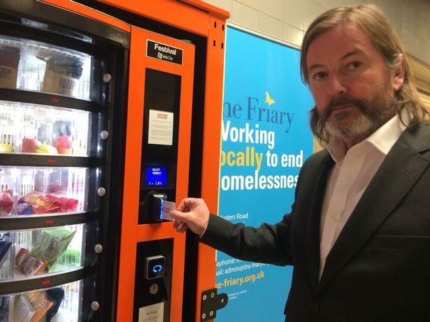 Już wkrótce automat z rzeczami dla ludzi bezdomnych pojawi się w Birmingham