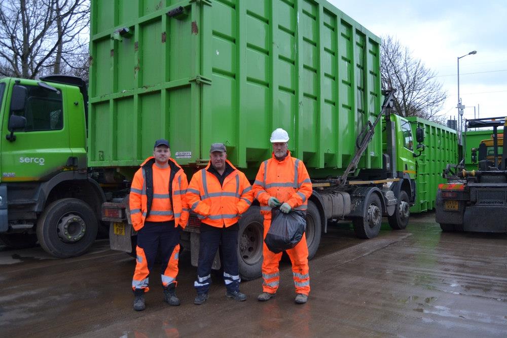 Cudem odzyskała pieniądze, które przypadkowo wyrzuciła do śmieci