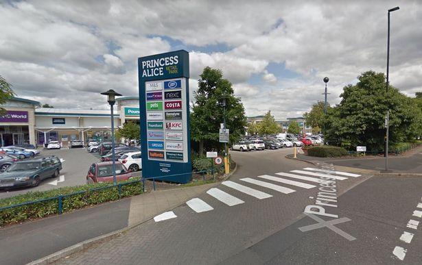 Mężczyzna padł ofiarą oszustów, gdy wypłacał pieniądze z bankomatu w Sutton Coldfield