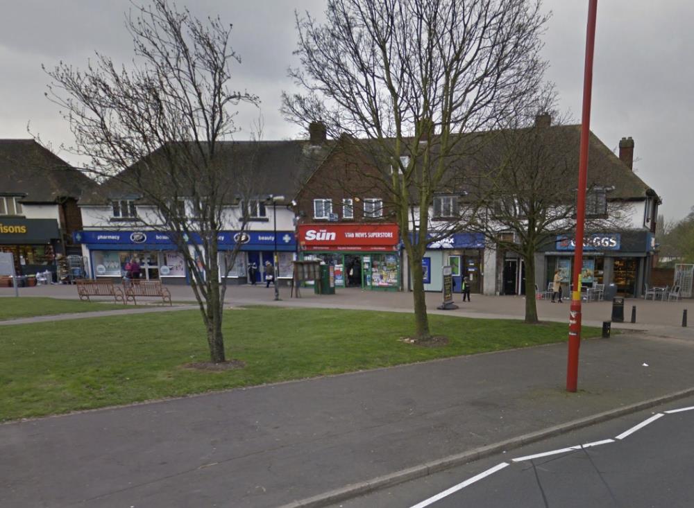 Trzech czarnoskórych mężczyzn zaatakowało i ugodziło nożem mężczyznę w Kingstanding