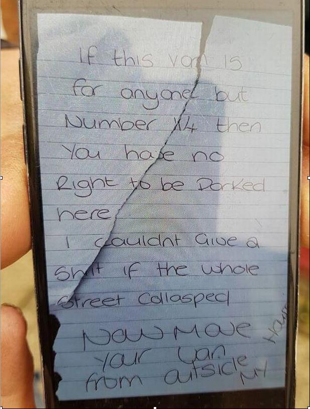 26-latka aresztowana za pozostawienie na karetce obraźliwego listu