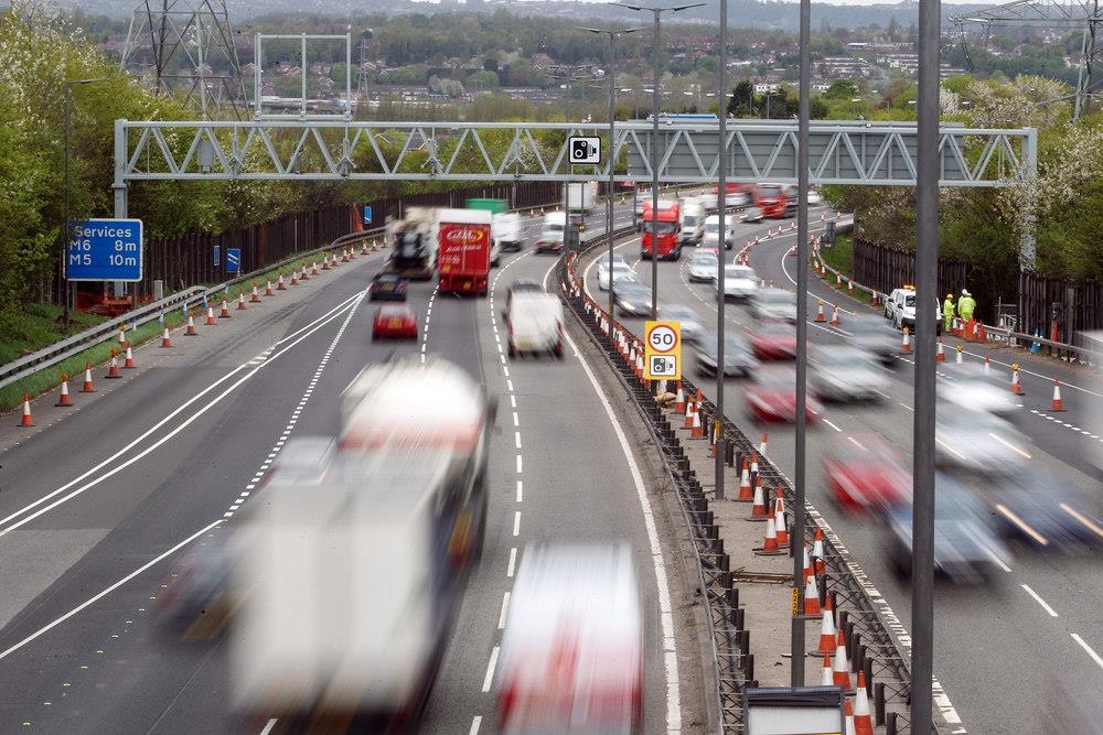 Drogowcy będą wymieniać nawierzchnię na M6 - kierowców czekają utrudnienia